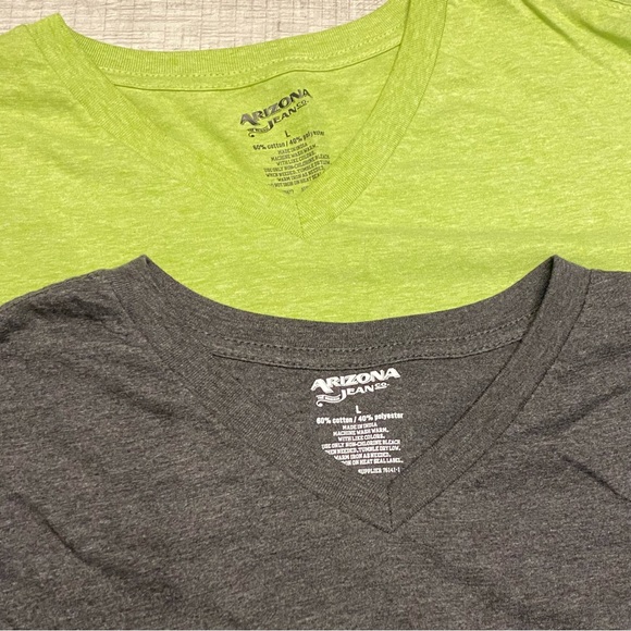 Arizona Jean Co. V-Neck T-Shirts - Size Large - Picture 2 of 3